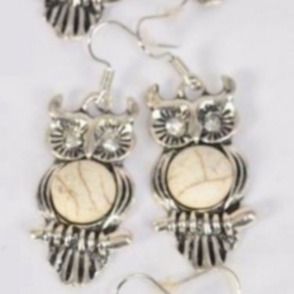 Owl Earrings Ivory white Semiprecious Stone casual Earrings 1 pr Tribal NEW NWT